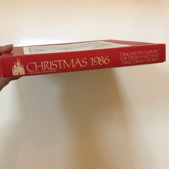 ⭐️Host Pick⭐️ - Vintage 1986 Disney Christmas plate - Picture 11 of 15